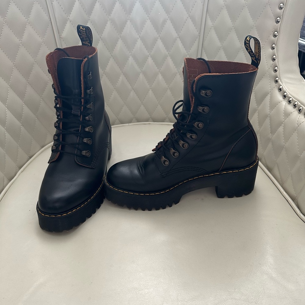 Dr. Martens Leona Boots
